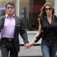 Le mythique Sylvester Stallone traîne avec sa femme à New York, avant d'arriver à Paris... façon Hollywood !