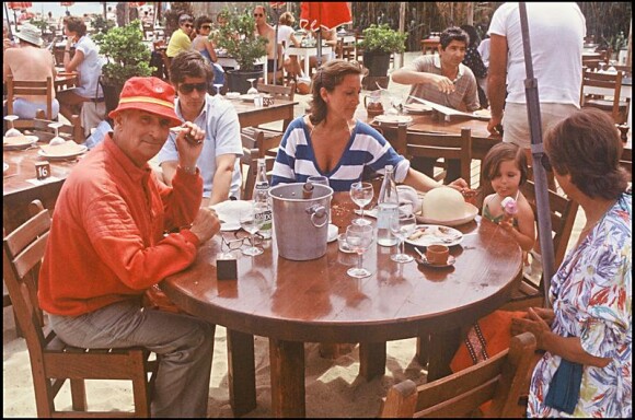 Louis de Funès en vacances à Saint-Tropez en 1982, Julia, présente sur la photo, avait alors 3 ans !