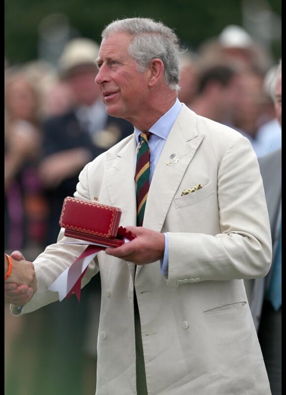 Le Prince Charles lors du match polo Cartier International Polo au Polo Guards Club à Engham en Angleterre le 25 juillet 2010
