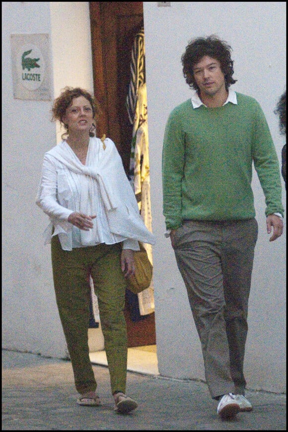 Susan Sarandon se promène à Giffoni en Italie en compagnie de Jonathan Bricklin le 26 juillet 2010