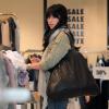 Jennifer Love Hewitt fait du shopping après un rendez-vous avec son agent (27 juillet 2010 à Beverly Hills)