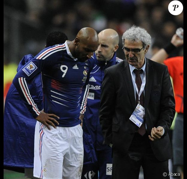Après ses insultes à Domenech, Nicolas Anelka porte ...