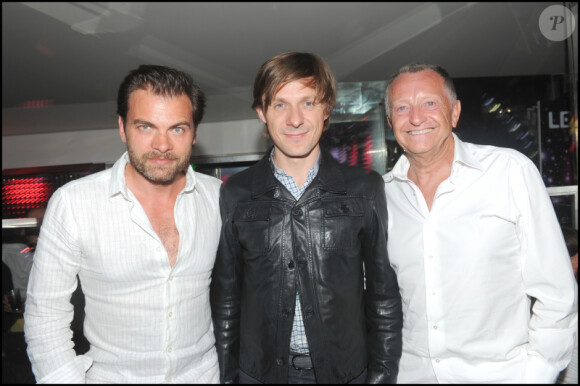 Clovis Cornillac et Martin Solveig au VIP Room de Saint-Tropez, le 29 juillet 2010.