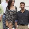 Le 28 juillet, au château de Grasten, la famille royale danoise prend la pose. Dont iSabella, avec ses parents Frederik et Mary.