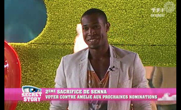 Senna refuse de voter contre Amélie aux prochaines nominations (émission du 30 juillet 2010). 