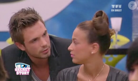 Julie et Maxime simulent une dispute : mission suggérée par La Voix (émission du 30 juillet 2010). 