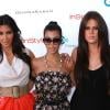 Les soeurs Kardashian (Kim, Khloe et Kourtney) entourées de Kris Jenner soutiennent l'opération annuelle Super  Saturday, qui s'est déroulée samedi 31 juillet. Les fonds récoltés  seront reversés à la recherche médicale sur le cancer de l'ovaire.