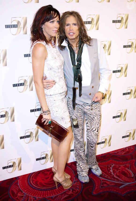 Steven Tyler et sa compagne Erin Brady au Studio 54 du MGM, à Las Vegas, le 31 juillet 2010.