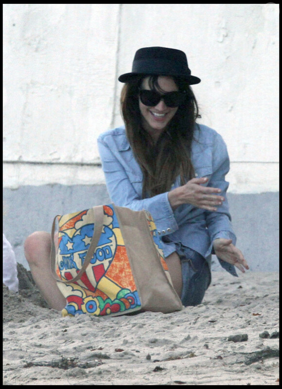 Ashlee Simpson en famille à Malibu, le 1er août 2010
