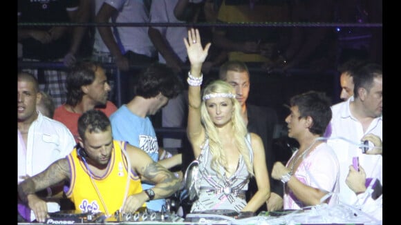 Paris Hilton : Après Saint-Tropez, la princesse clubbeuse s'exhibe à Ibiza !