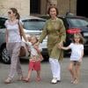 La reine Sofia d'Espagne, en compagnie de la princesse Letizia et de ses filles les princesses Leonor et Sofia à Palma de Majorque, le 4 août 2010