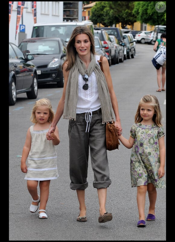 La princesse Letizia d'Espagne nous a épaté avec son style cool mais irrésistible... Ses filles sont elles aussi irrésistibles !