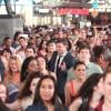 Justin Timberlake et Mila Kunis sont perdus dans la foule sur Times Square à New York pour le tournage de Friends with Benefits le 5 août 2010