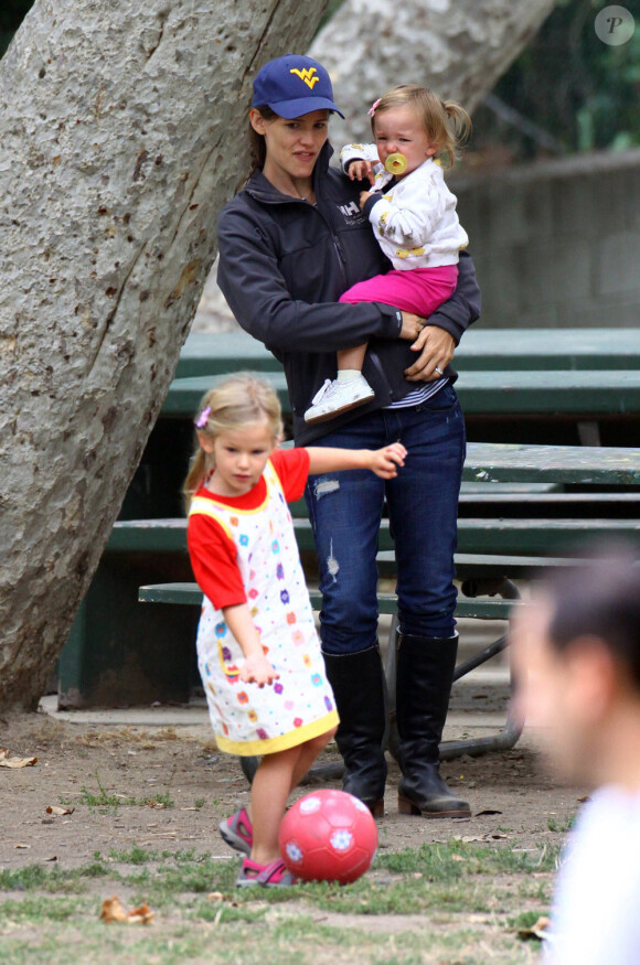 Jennifer Garner et ses filles Violet et Seraphina (7 août 2010 à Los Angeles)