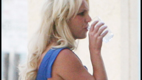 Britney Spears : Elle joue la dame en attendant son hommage dans Glee !