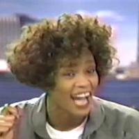 Redécouvrez Whitney Houston quand elle était encore fraîche, dans ses bons moments et ses délires !