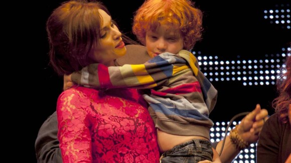 Sophie Ellis-Bextor fait monter son adorable fils sur scène !