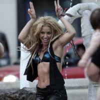 Shakira s'éclate sur le tournage de son nouveau clip... et dévoile un titre inédit !