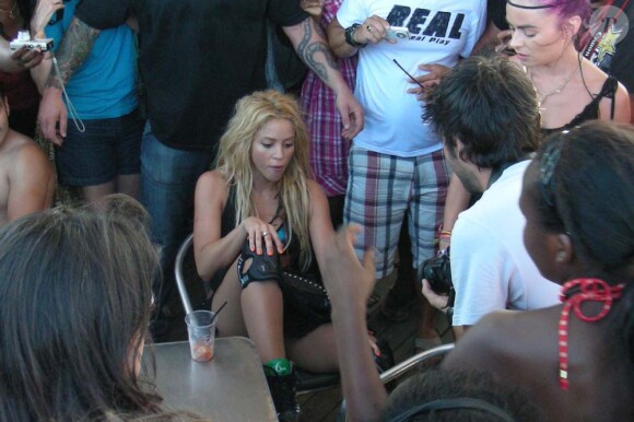 Shakira sur le tournage de son nouveau clip à Bercelone, le 18 août 2010