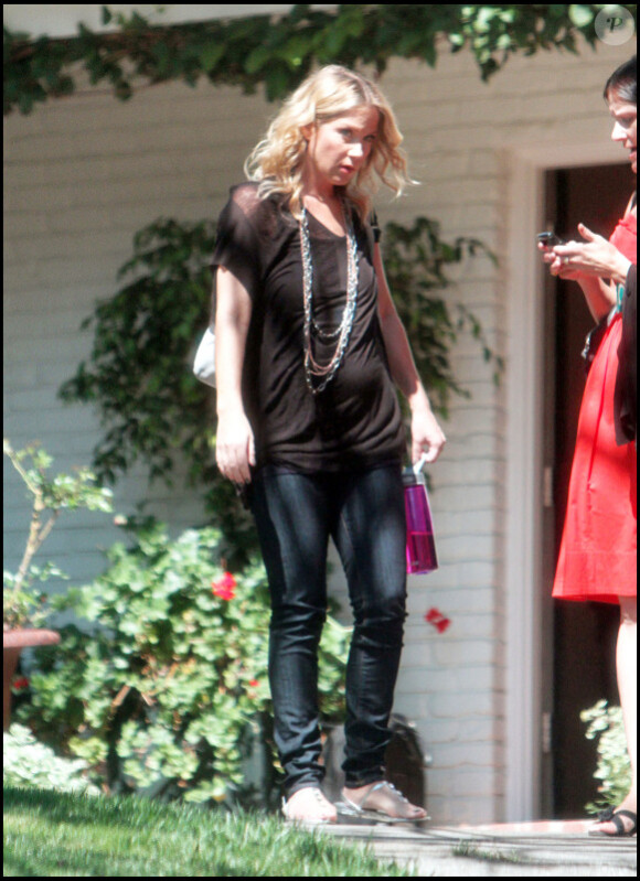 Christina Applegate se rend à un shooting à Los Angeles en août 2010