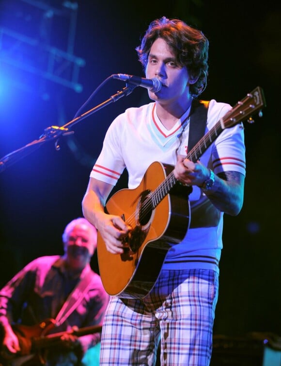 John Mayer en plein concert à Irvine, pour son Battle Studies Tour