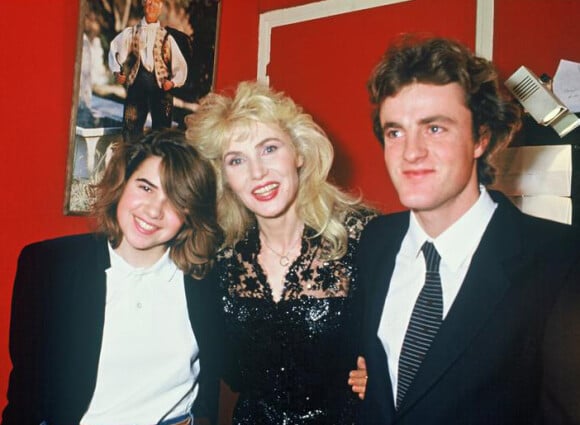 Michèle Torr et ses enfants Emilie et Romain en 1987
