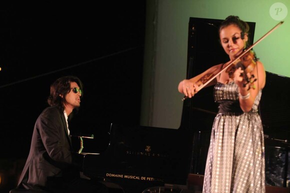 Lulu Gainsboug et Dani en concert au festival d'Angoulême, le 28 août 2010