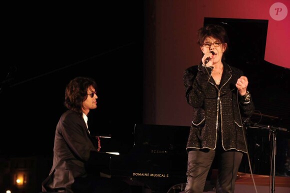Lulu Gainsboug et Dani en concert au festival d'Angoulême, le 28 août 2010
