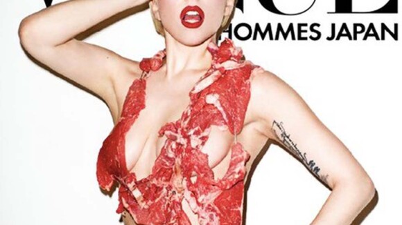 Lady Gaga habillée de viande sanguinolente sur un poster... chic ou choc, la PETA ne s'en remet pas !