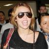 Miley Cyrus est de retour à Los Angeles. Elle a atterri à l'aéroport LAX, mercredi 8 septembre, après un séjour à Paris où elle tournait quelques scènes du film LOL.
