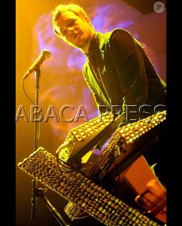 Brandon Flowers du groupe américain The Killers en concert à San Francisco en décembre 2004