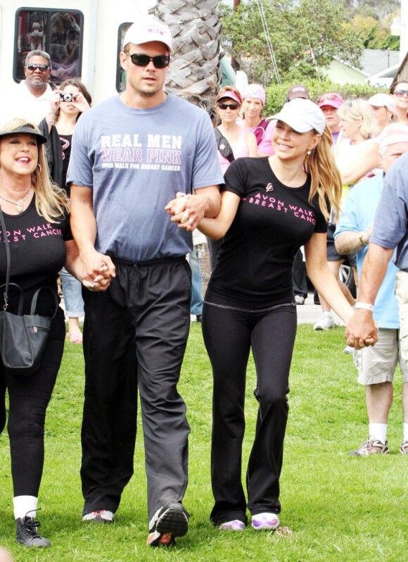 Fergie et son mari Josh Duhamel participent à une marche contre le cancer à Santa Barbara