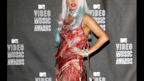 Lady Gaga : Pour sa fameuse robe, il aura fallu pas moins de 23 kilos de viande de boeuf... véritable !