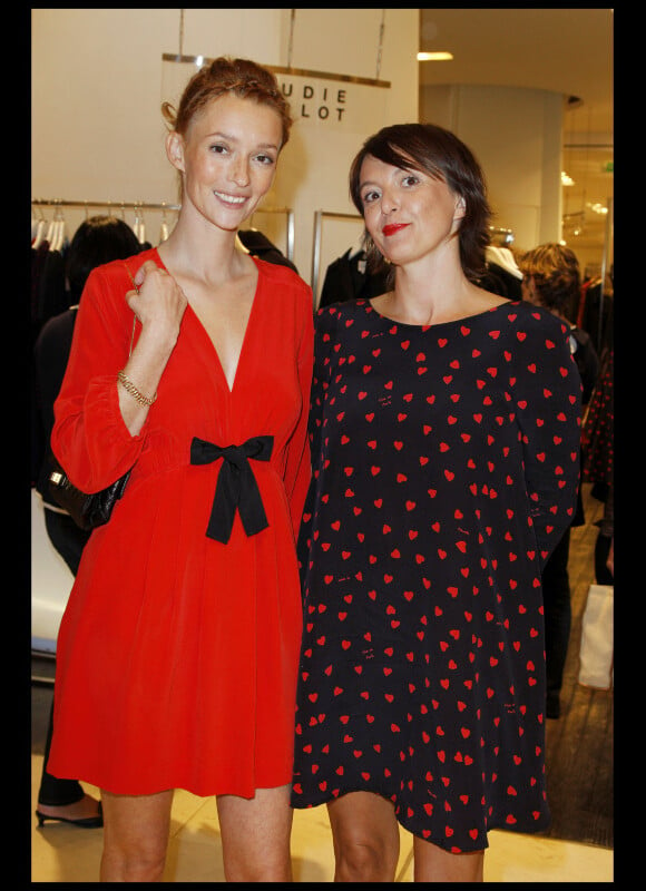 Audrey Marnay lance sa collection pour Claudie Pierlot, au Bon Marché, à Paris, le 16/09/2010. Delphine Plisson, directrice générale de la marque, est de la partie.