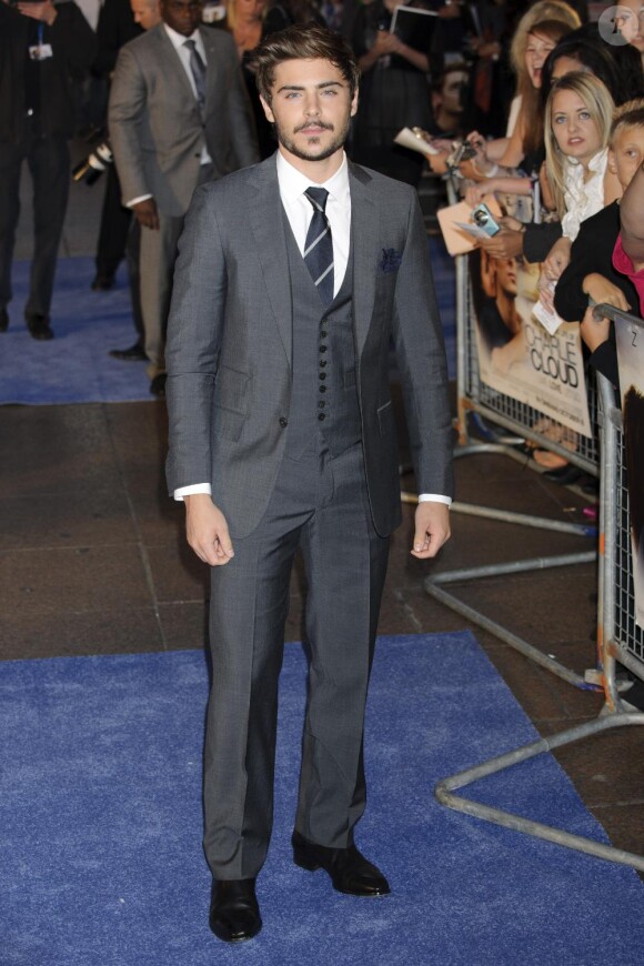 Zac Efron se rend à l'avant-première londonienne de son film Charlie St. Cloud, jeudi 16 septembre.
