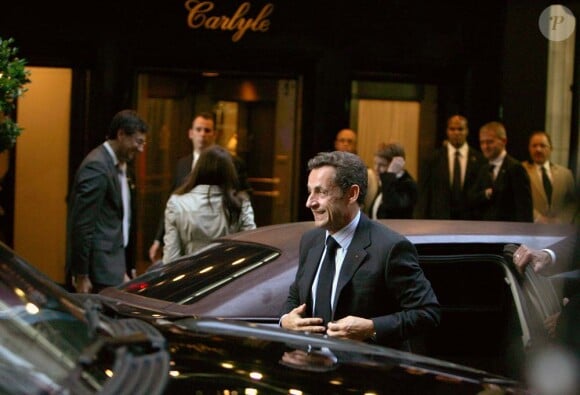 Nicolas Sarkozy et Carla Bruni devant le Carlyle, New York
