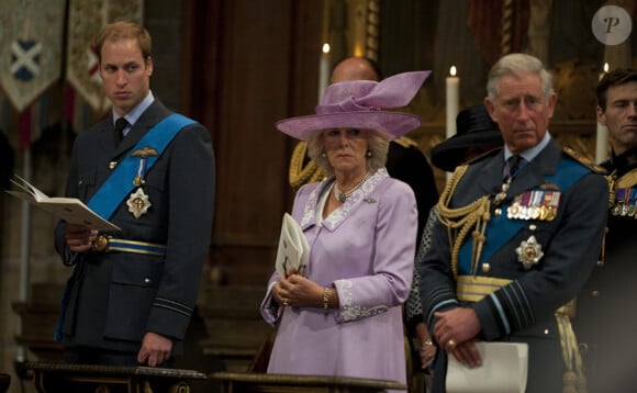 Le prince William, la duchesse Camilla et son époux le Prince Charles lors de la commémoration de la Bataille d'Angleterre en l'abbaye de Westminster à Londres le 20 septembre 2010