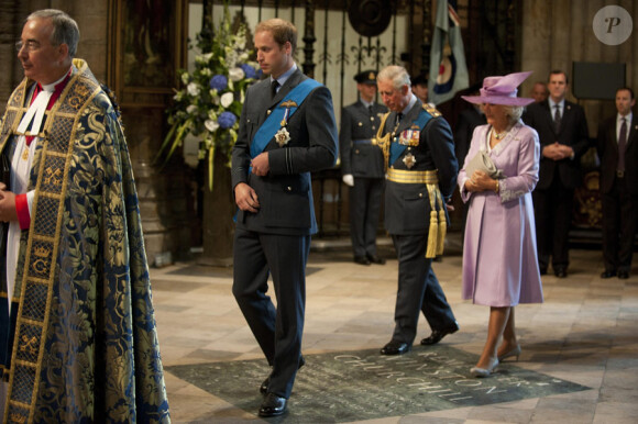 Le prince William, le prince Charles et son épouse Camilla lors de la commémoration de la Bataille d'Angleterre en l'abbaye de Westminster à Londres le 20 septembre 2010