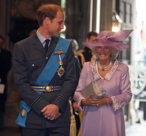 Le prince William et l'épouse de son père, Camilla Parker Bowles lors de la commémoration de la Bataille d'Angleterre en l'abbaye de Westminster à Londres le 20 septembre 2010