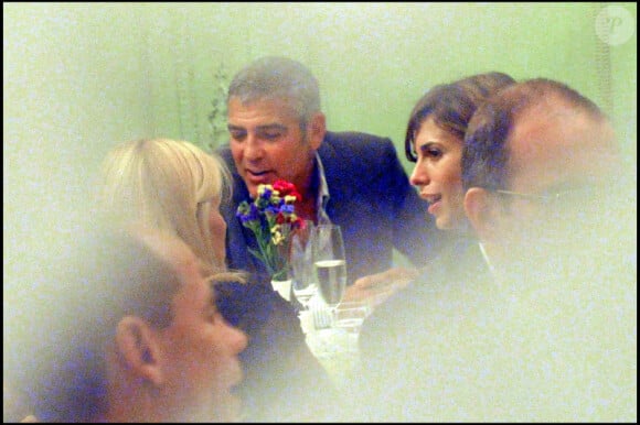 George Clooney et Elisabetta Canalis au restaurant à Milan le 21 septembre 2010 : ils dînent avec Federica Fontana et Felice Rusconi