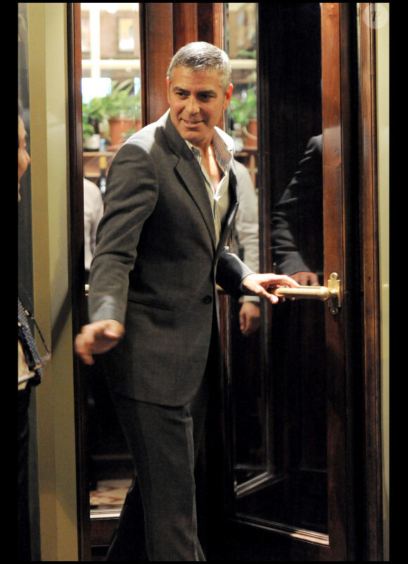 George Clooney et Elisabetta Canalis au restaurant à Milan le 21 septembre 2010