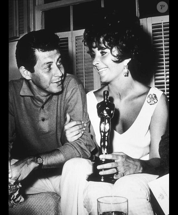 Eddie Fisher et Elizabeth Taylor après la cérémonie des Oscars de 1961