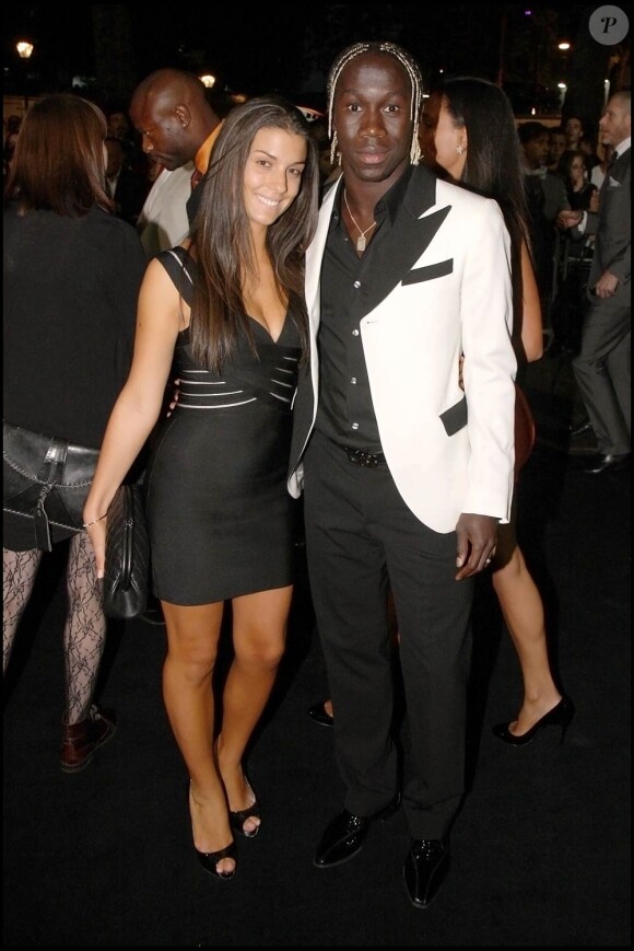 Bakary Sagna et sa moitié à l'occasion du défilé du créateur Ozwald Boateng, lors de la Fashion Week londonienne, le 22 septembre 2010.
