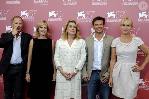 L'équipe de Potiche au festival de Venise, le 4 septembre 2010 : Fabrice Luchini, Karin Viard, Catherine Deneuve, François Ozon et Judith Godrèche