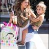 Jessica Alba et sa petite Honor font du shopping, à Los Angeles, le 25  septembre 2010