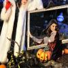 Cruella et Karine Ferri fêtent Halloween à Disneyland Paris le 26 septembre 2010