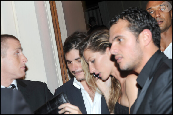 Gisele Bündchenà l'Arc à Paris le 30/09/10