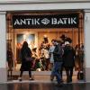 La boutique Antik Batik, où la collection automne/hiver 2010-2011 de la marque a été présentée, ainsi qu'une exposition des photos de Thierry Le Goues réalisées au Pérou, à Paris, le 5 octobre 2010.