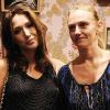 Laura Smet et Gabriella Cortese dans la boutique Antik Batik, où la collection automne/hiver 2010-2011 de la marque a été présentée, ainsi qu'une exposition des photos de Thierry Le Goues réalisées au Pérou, à Paris, le 5 octobre 2010.