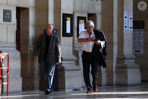 Arrivée d'Alain Delon au tribunal de Paris pour rencontrer la juge des affaires familiales. Photos exclusives